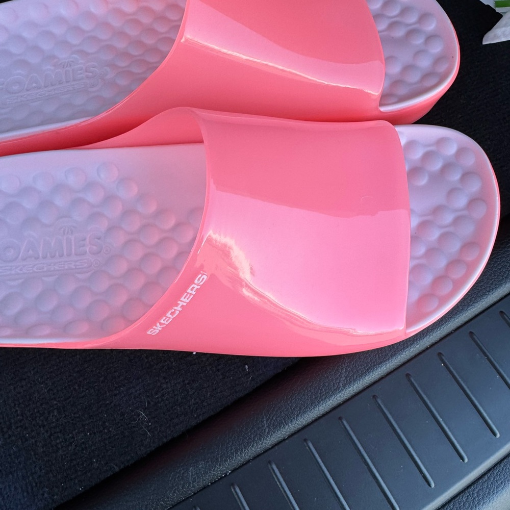 SKECHERS Foamies: Slide Sandal
Pink Translucent SZ 10 - Picture 2 of 4
